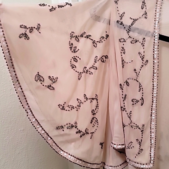 FOREVER 21 WOMEN'S CROPPED BEADED TAN CARDIGAN SIZE SMALL - Picture 4 of 7